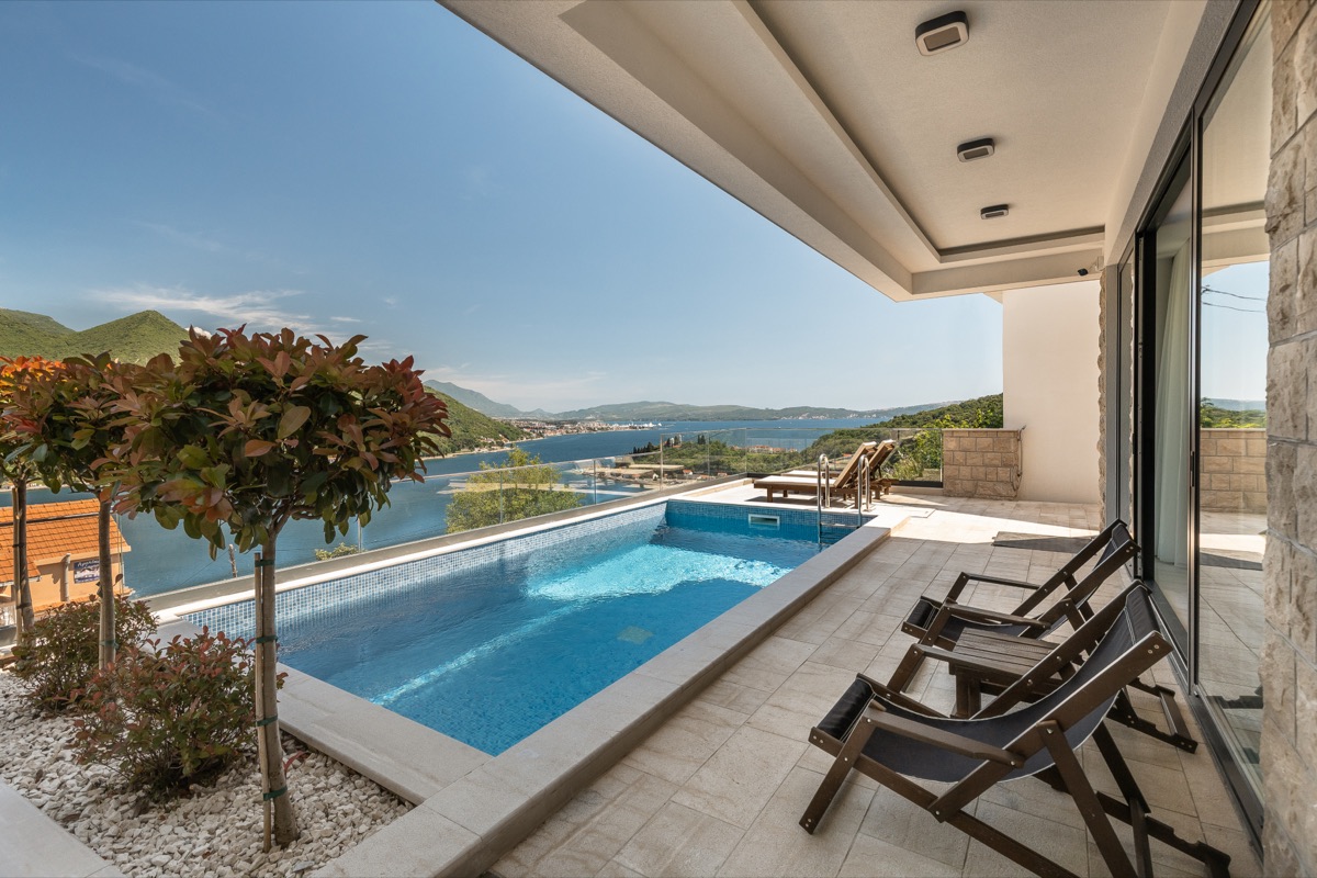 The private pool looking out over the bay