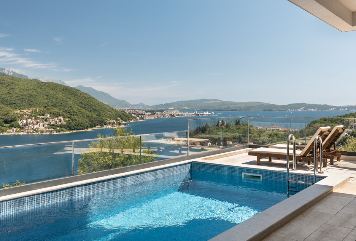 The pool at the edge of the terrace